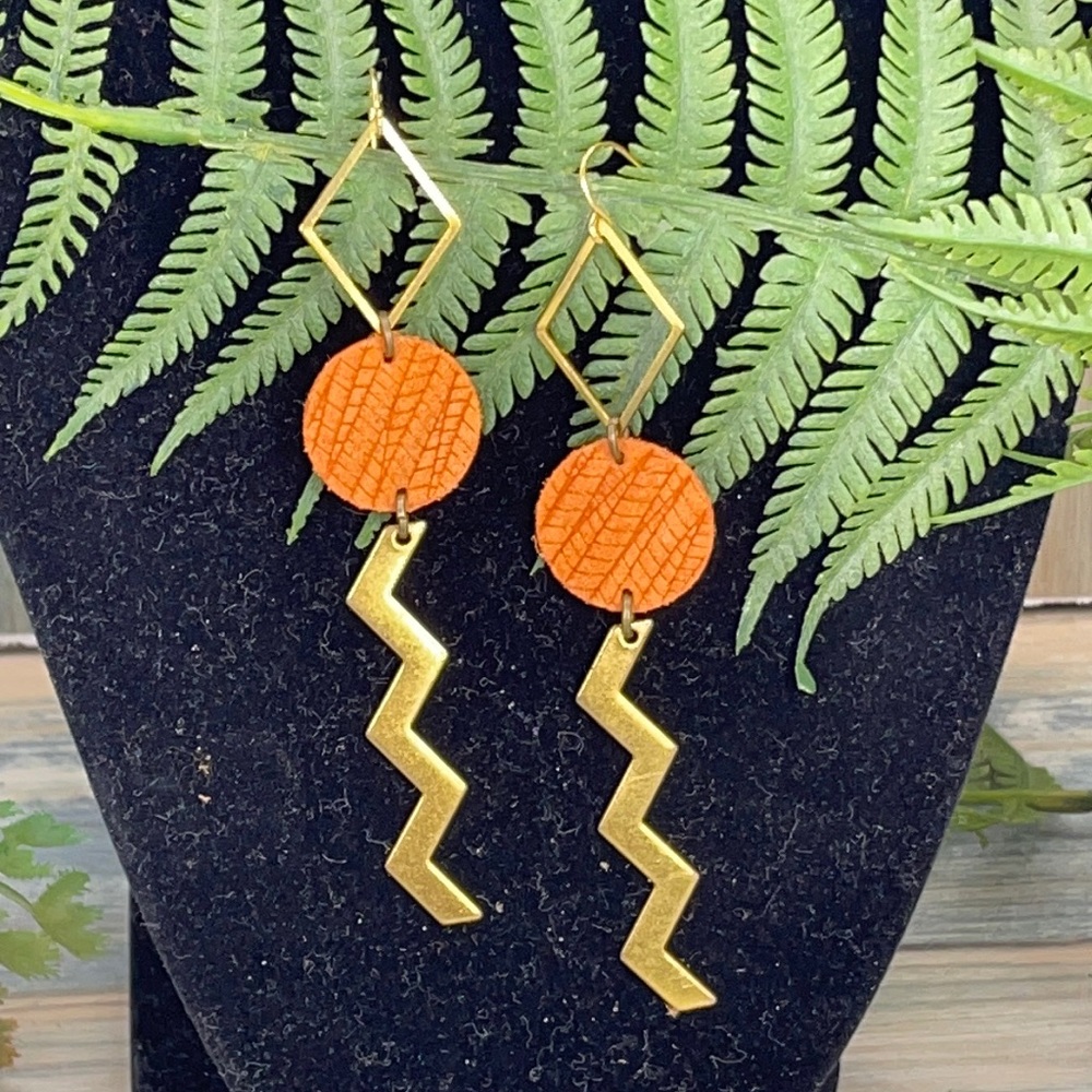 🌟🌸Adorned Crown geometric leather earrings